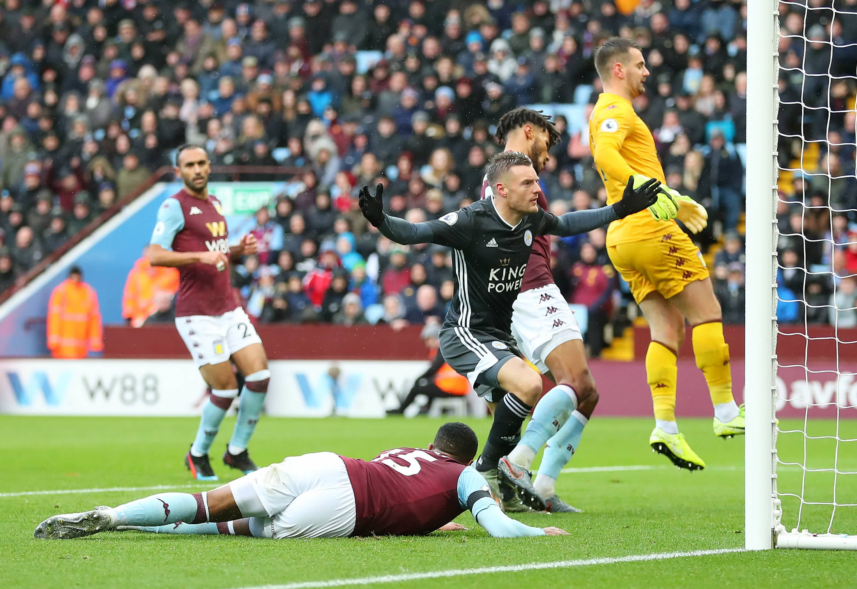 体育推动校园足球发展 首届百年名校足球精英交流赛落幕